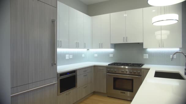 moderne luxe keuken, interieur wandeling, gestage cam, minimalistisch design - Video
