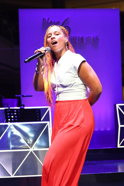American singer Alicia Augello Cook, known as Alicia Keys, performs during the "Home To Luxury" party in Shanghai, China, 8 September 2017. - Φωτογραφία, εικόνα