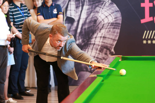 Retired Scottish snooker player Stephen Hendry plays a shot at a press conference for 2017 Shijiazhuang Chinese 8-Ball International Open in Shijiazhuang city, north China's Hebei province, 23 August 2017. - Photo, image