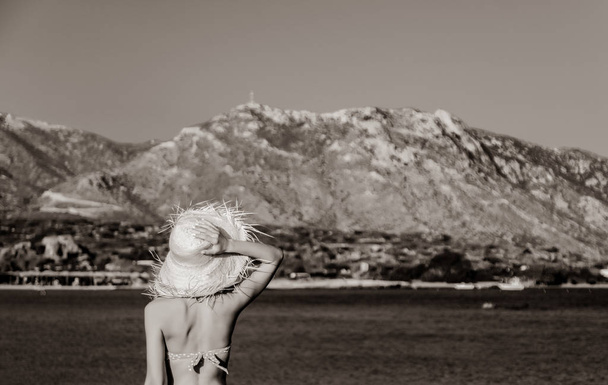 dívka v klobouku a plavky na pláž Elafonissi - Fotografie, Obrázek
