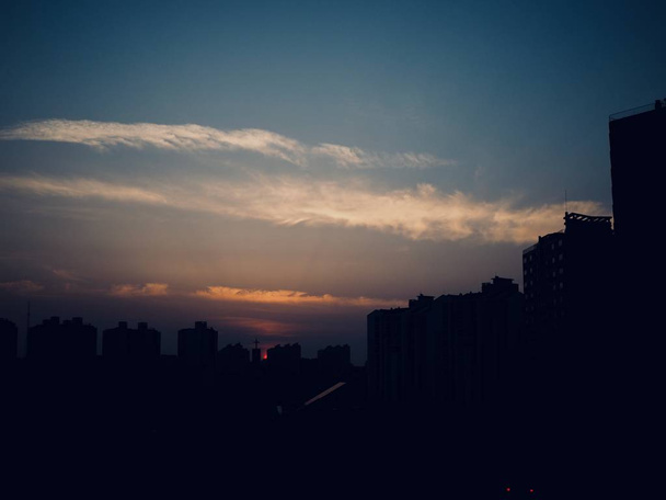 Pôr do sol na cidade de Cheongju, Coreia do Sul
 - Foto, Imagem