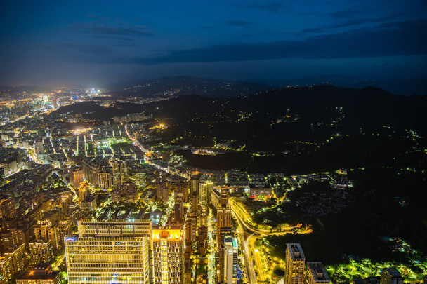 Архитектура Тайбэя в Тайване по ночам
 - Фото, изображение