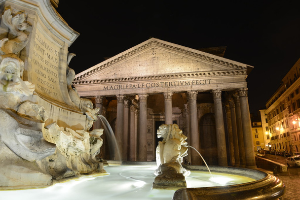 Ρώμη Πάνθεον κρήνη νυχτερινή άποψη - Φωτογραφία, εικόνα