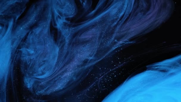 Barva modrá barva vesmíru nalévání vody. Akrylové barvy a inkoust ve vodě. Abstraktní pozadí rámečku. Barvy a inkousty ve vodě - Záběry, video
