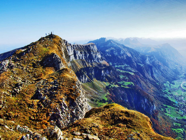 Churfirsten 山脈 - ザンクト ・ ガレンのカントン スイス連邦共和国の Brisi の上から息をのむビュー - 写真・画像