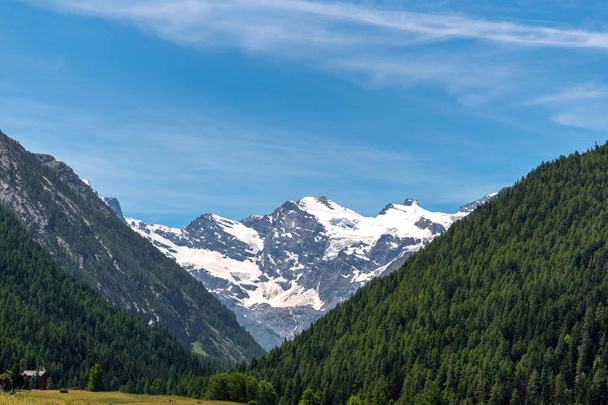 Mountain peaks and sky in Alps, Italy. - Fotografie, Obrázek