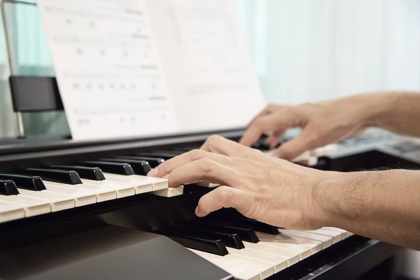 Man hand play electone keyboard - people with music concept - Φωτογραφία, εικόνα