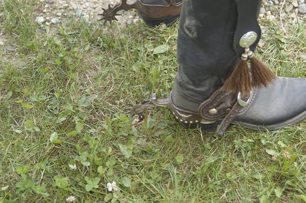 západní ostruhy na černé kovbojské boty - Fotografie, Obrázek