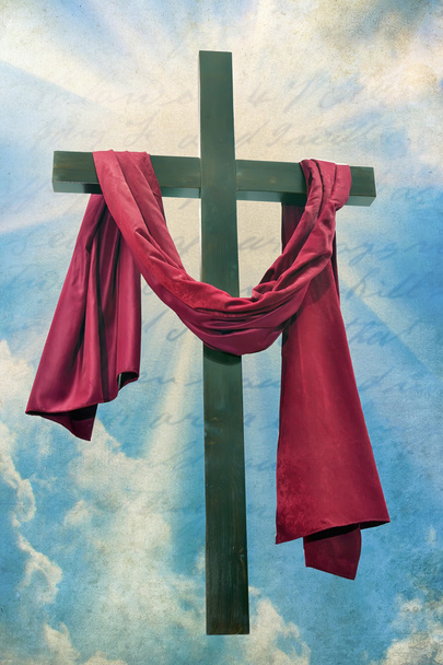 großes christliches Kreuz mit Sonnenstrahlen - Foto, Bild