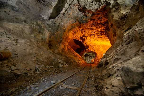 starożytne kopalnie Dossena Włochy - Zdjęcie, obraz