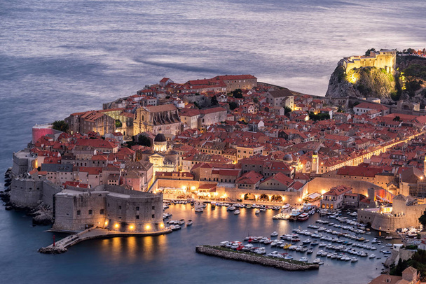 Vista temprana del centro histórico de Dubrovnik, Croacia
 - Foto, imagen