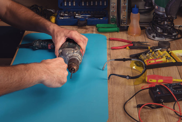 réparation d'outils électriques dans le centre de service
 - Photo, image