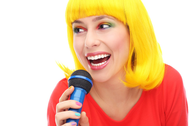 Chica de pelo amarillo con micrófono
 - Foto, imagen