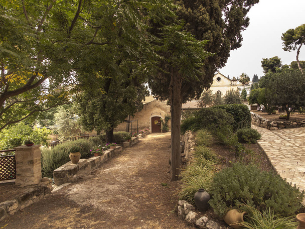 Ermita de la Capilla, donde vivió en Nazaret beato católico Carlos de Foucauld (1858-1916 Eugenio). Israel.
 - Foto, Imagen