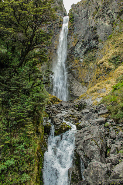 Devil's Punchbowl vízesés-Arthur's Pass Nemzeti Park, Új-Zéland - Fotó, kép
