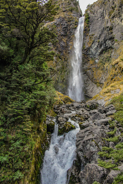 Devil's Punchbowl Waterfall in Arthur's Pass National Park, New Zealand - Foto, Imagem
