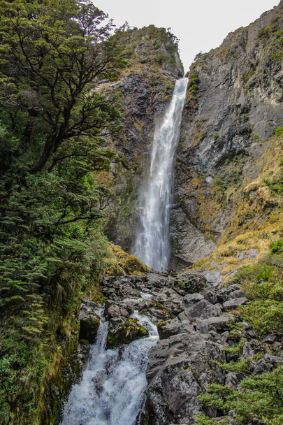 Devil's Punchbowl vízesés-Arthur's Pass Nemzeti Park, Új-Zéland - Fotó, kép