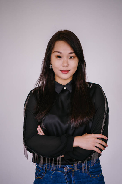 Ritratto di una giovane donna asiatica cinese in posa - Foto, immagini
