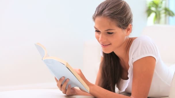 Brunette woman reading a book - Video