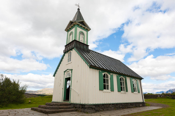 Thingvellier εκκλησία στο εθνικό πάρκο (Thingvellir) στην Ισλανδία. Ισλανδικά-μικρή εκκλησία - Φωτογραφία, εικόνα