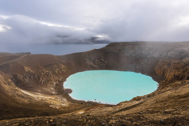 Lac géothermique Viti à Askja caldera dans les Hautes Terres Centrales d'Islande
 - Photo, image