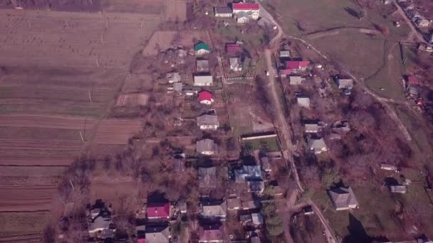 Vista aérea de uma pequena aldeia na República da Moldávia. Paisagem de outono
. - Filmagem, Vídeo