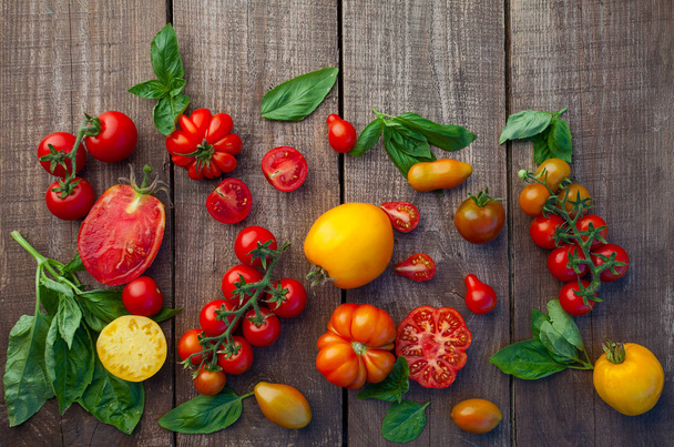  fresh organic colorful tomatoes on wooden surface - Valokuva, kuva