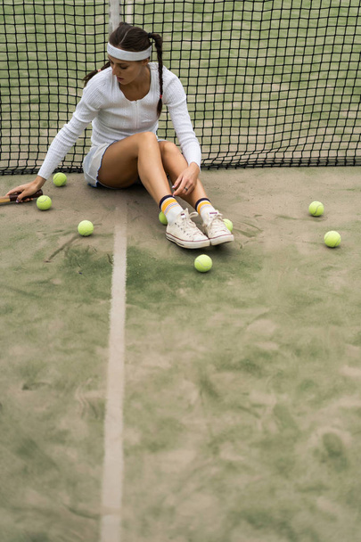 young woman playing tennis - Φωτογραφία, εικόνα