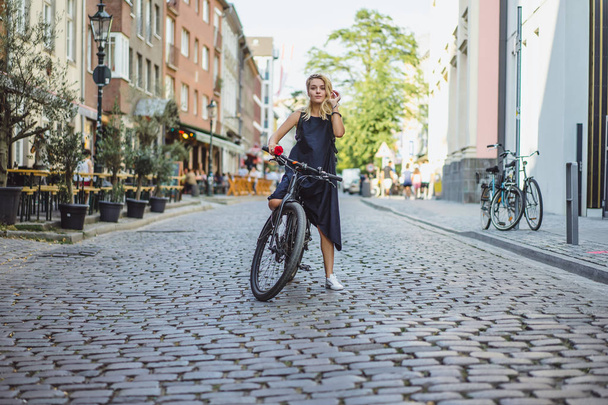 young woman riding a bicycle in the city - Foto, Imagen