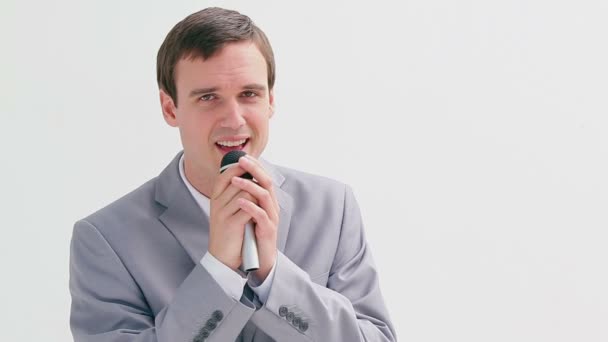 Smiling businessman singing karaoke - Кадры, видео