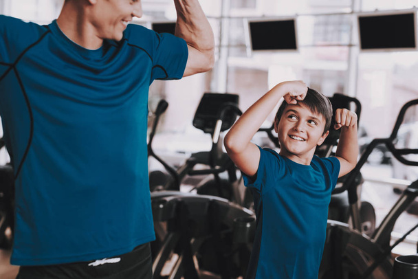 Young Father and Son Preparing for Training in Gym. Healthy Lifestyle Concept. Sport and Training Concepts. Modern Sport Club. Sport Equipment. Family Sport. Running Tracks. Parent with Child. - Fotografie, Obrázek