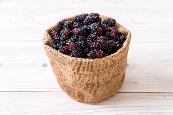 fresh mulberry bowl on wood table - Foto, Imagen