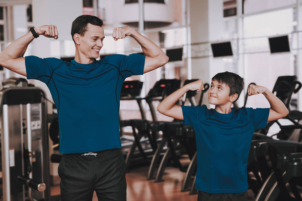 Young Father and Son Preparing for Training in Gym. Healthy Lifestyle Concept. Sport and Training Concepts. Modern Sport Club. Sport Equipment. Family Sport. Running Tracks. Parent with Child. - Fotoğraf, Görsel