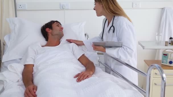 Doctor reassuring her patient - Кадры, видео