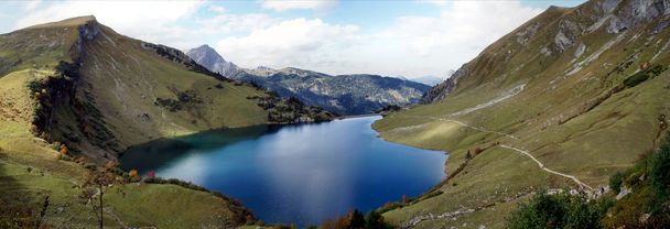 Mundo montañoso en Tirol, Austria
 - Foto, imagen