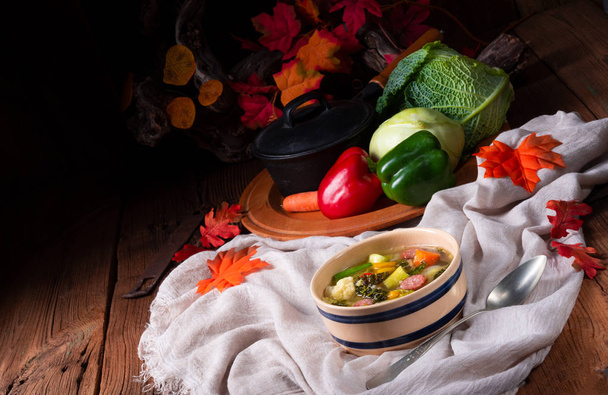 вкусный осенний овощной суп с колбасой и беконом
 - Фото, изображение
