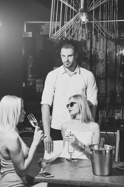 Man with sexy girls in bar on summer day - 写真・画像