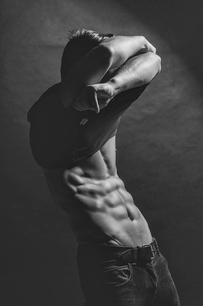 Man with muscular torso - Фото, изображение