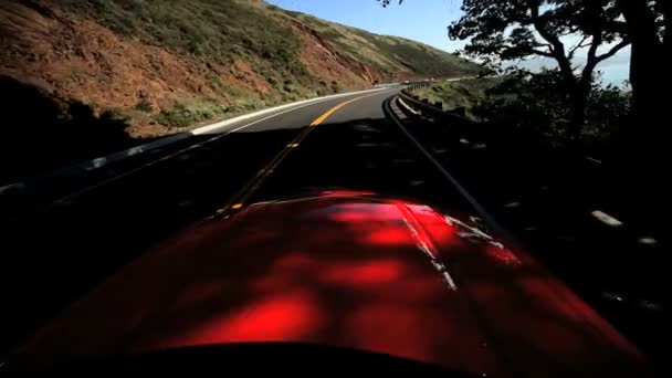 καμπριολέ οδήγησης εκκαθάρισης παραλιακό δρόμο - Πλάνα, βίντεο