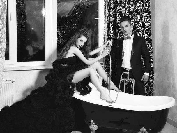 elegant couple in bath - Zdjęcie, obraz