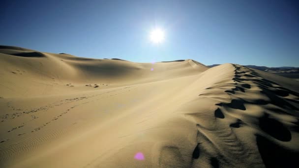 Sol sobre desierto vacío
 - Metraje, vídeo