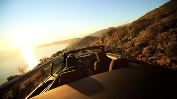 Cabrio Cabrio fährt Pazifik-Autobahn - Filmmaterial, Video