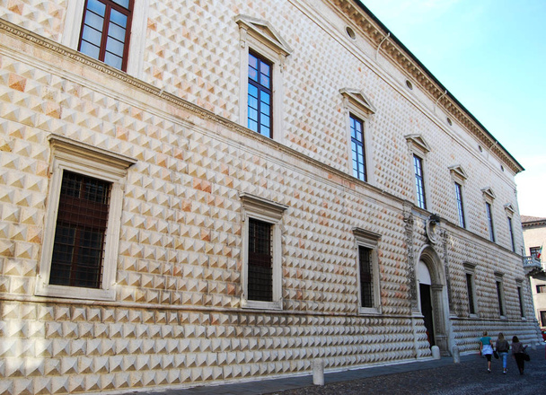 Palacio del Diamante en Ferrara, Italia
 - Foto, imagen