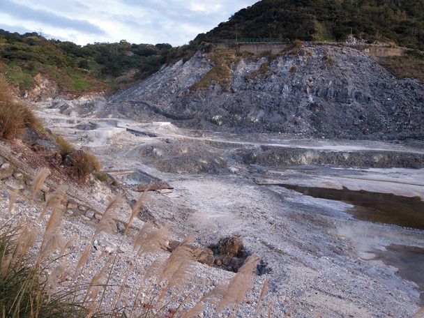 Antigua zona minera de azufre cerca de Yangmingshan
 - Foto, imagen