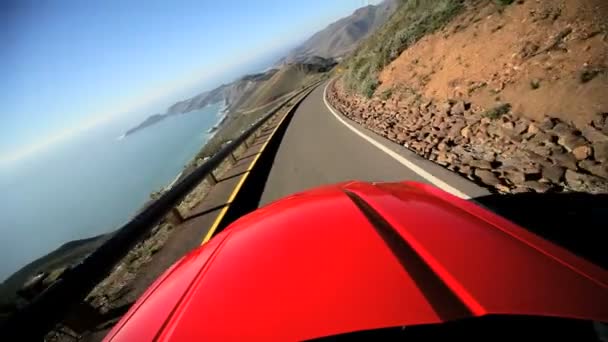 Vacaciones de conducción sinuosa carretera costera
 - Imágenes, Vídeo
