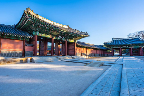 Krásná architektura budovy Changdeokgung palace památka ve městě Soul, Jižní Korea - Fotografie, Obrázek