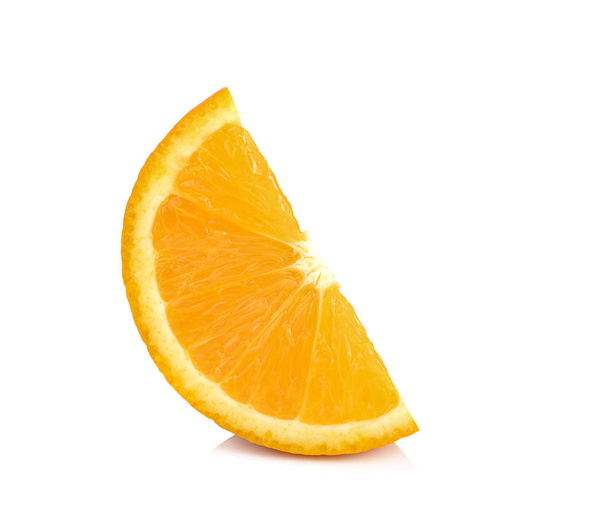Orangene Früchte isoliert auf weißem Hintergrund - Foto, Bild