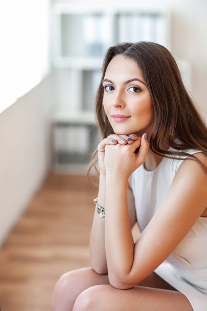 Portrait of smiling beautiful young business woman in office - Φωτογραφία, εικόνα