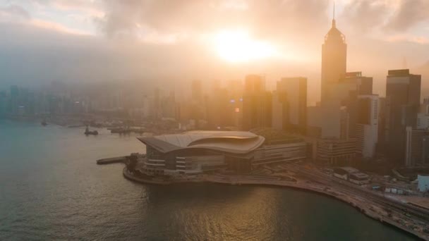 Central, Hong Kong - 10 Jan 2019: letecký pohled na centrální čtvrti Hong Kongu v sunrise - Záběry, video