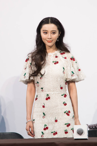 Chinese actress Fan Bingbing attends a press conference for the first Pingyao Crouching Tiger Hidden Dragon International Film Festival (PYIFF) in Pingyao city, north China's Shanxi province, 28 October 2017 - Foto, Imagem